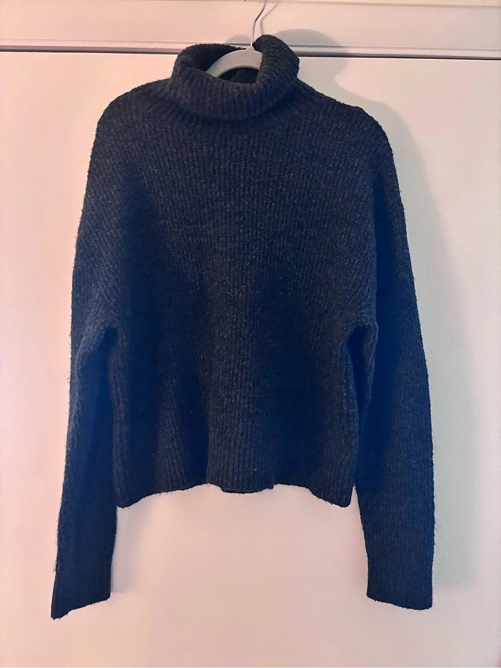 H&M grey Turtleneck Sweater Size Large